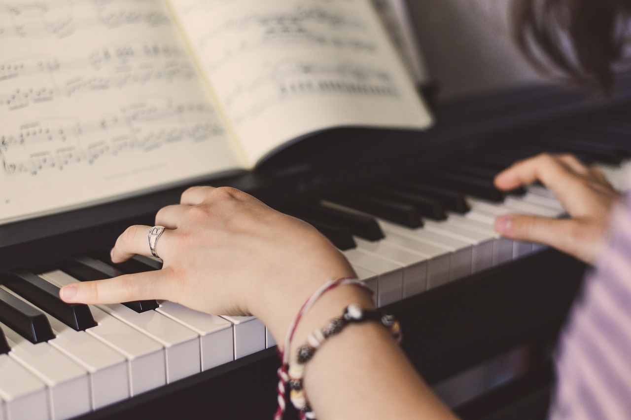 Comment peut-on apprendre le piano seul ?